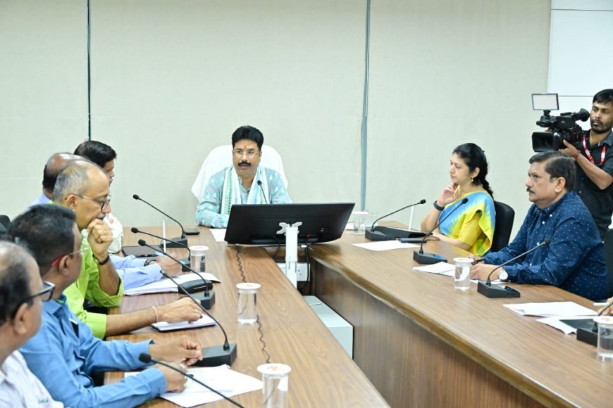 ସମ୍ଭାବ୍ୟ ବାତ୍ୟାକୁ ନେଇ ଗୃହ ନିର୍ମାଣ ଓ ନଗର ଉନ୍ନୟନ ମନ୍ତ୍ରୀଙ୍କ ସମୀକ୍ଷା