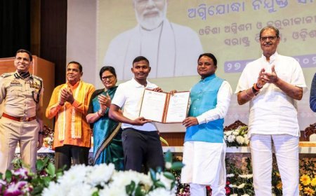 ରାଜ୍ୟସ୍ତରୀୟ ଅଗ୍ନିଯୋଦ୍ଧା ନିଯୁକ୍ତି ସମାରୋହରେ ୮୨୬ ଜଣ ଆଗ୍ନିକ ଓ ୧୧୫ ଜଣ ଆଗ୍ନିକ ଗାଡିଚାଳକଙ୍କୁ ନିଯୁକ୍ତିପତ୍ର ପ୍ରଦାନ