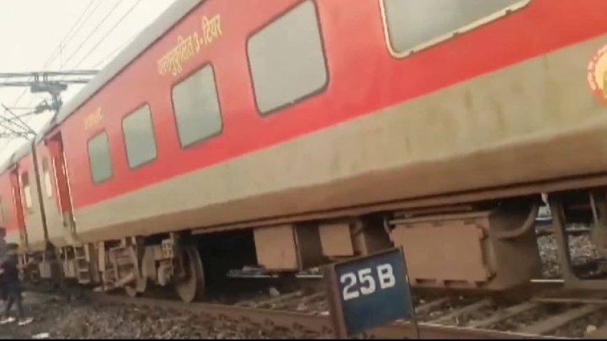 Passenger train derails; over 15 injured in West Bengal