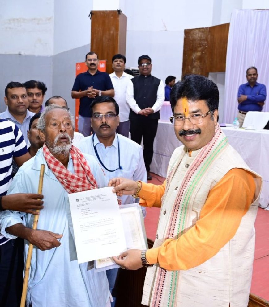 Odisha H&UD Minister distributes allotment letters to 116 beneficiaries of AHP in Bhubaneswar