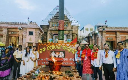 ଶ୍ରୀମନ୍ଦିରରେ ଦେବ ଦୀପାବଳି ଅବସରରେ ଓଡ଼ିଶା ଇଣ୍ଟରନେସନାଲ ସେଣ୍ଟର ଭୁବନେଶ୍ୱର ଦ୍ୱାରା ଏକ ଦିବାସୀୟ ଯଜୁବେର୍ଦ ଯଜ୍ଞରେ ଯୋଗଦାନ