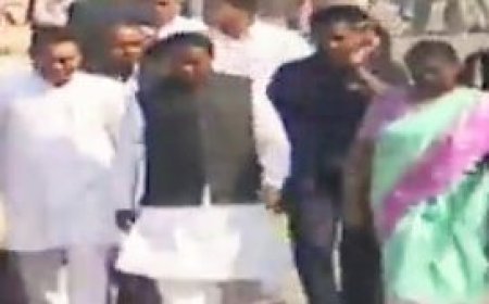 President Droupadi Murmu offer prayers at Puri Srimandir