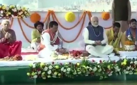 PM Modi meets saints, performs puja at Sangam