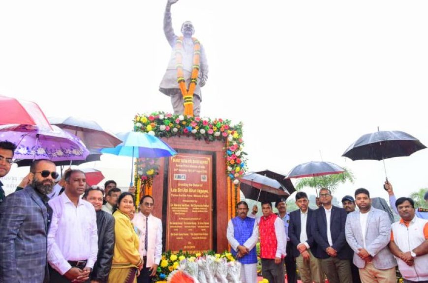 ଏମ୍‌ସ ଭୁବନେଶ୍ୱର ପ୍ରତିଷ୍ଠାତା ଭାରତ ରତ୍ନ ଅଟଳ ବିହାରୀ ବାଜପେୟୀଙ୍କୁ ଭାବପୂର୍ଣ୍ଣ ଶ୍ରଦ୍ଧାଞ୍ଜଳି ସହିତ "ସୁଶାସନ ଦିବସ" ପାଳନ