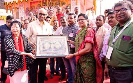 ପୁରୀ ଜିଲ୍ଲାର ଐତିହ୍ୟ ଗ୍ରାମ ରଘୁରାଜପୁର ଗସ୍ତରେ ଯାଇ ଓଡ଼ିଶା ପ୍ରସିଦ୍ଧ ପଟ୍ଟଚିତ୍ର ଓ ଲୋକକଳା ବୁଲି ଦେଖିଲେ ସିଙ୍ଗାପୁର ରାଷ୍ଟ୍ରପତି