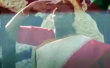 President Droupadi Murmu unfurls Tricolour at Kartavya Path