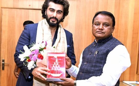 ମୁଖ୍ୟମନ୍ତ୍ରୀଙ୍କୁ ଭେଟିଲେ ପ୍ରସିଦ୍ଧ ଚଳଚ୍ଚିତ୍ର ନିର୍ମାତା ବୋନି କାପୁର ଏବଂ ଅଭିନେତା ଅର୍ଜୁନ କାପୁର