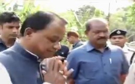 ବିଶିଷ୍ଟ କବି ରମାକାନ୍ତ ରଥଙ୍କ ପାର୍ଥିବ ଶରୀରର ଶେଷ ଦର୍ଶନ କଲେ ମୂଖ୍ୟମନ୍ତ୍ରୀ