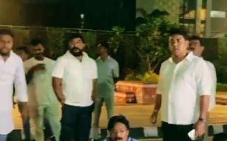 Congress workers continue protest in Bhubaneswar
