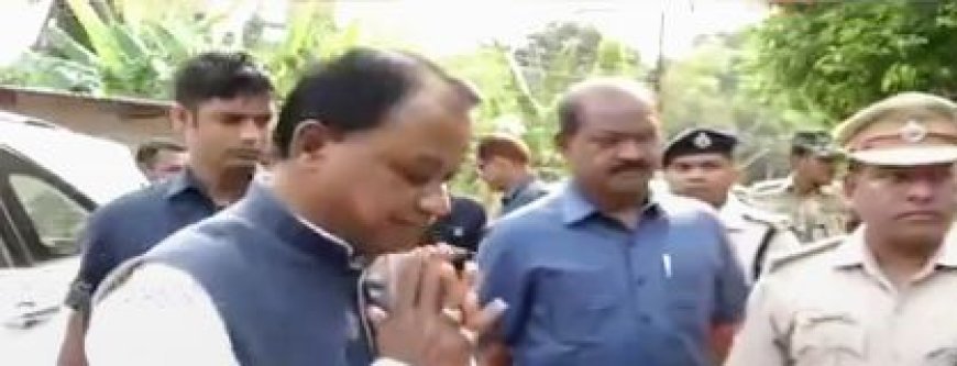 ବିଶିଷ୍ଟ କବି ରମାକାନ୍ତ ରଥଙ୍କ ପାର୍ଥିବ ଶରୀରର ଶେଷ ଦର୍ଶନ କଲେ ମୂଖ୍ୟମନ୍ତ୍ରୀ