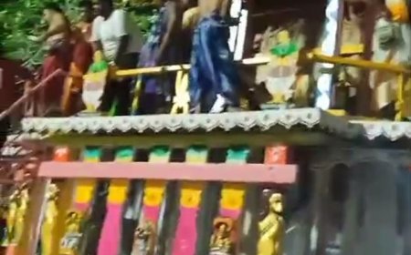 Rukuna Rath of Lord Lingaraj rolls down Ratha Danda