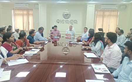 बलासोर में दो दिवसीय दौरे पर इलेक्ट्रॉनिक्स, सूचना प्रौद्योगिकी और ऊर्जा विभाग के प्रमुख सचिव: विभिन्न विकास कार्यों की समीक्षा की