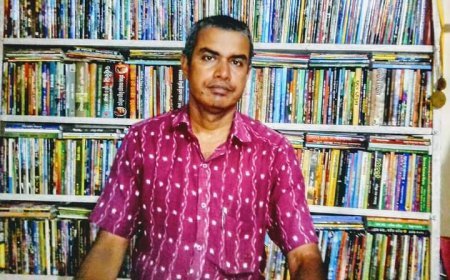 अजब नसे में बिकाश सतपथी: संग्रह कर रहे हैं प्राचीन सामग्री और पोथी