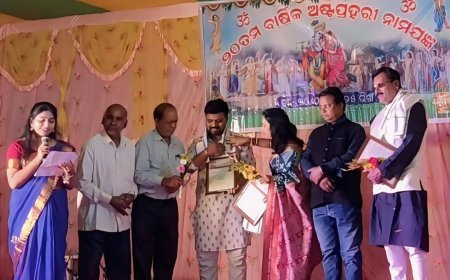 युवा गायक बाह्निमान रथ को अष्टप्रहरी नाम यज्ञ उत्सव में किया गया सम्मानित