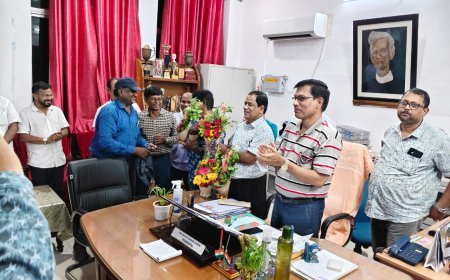 एफ.एम. कॉलेज में वरिष्ठ सहायक पूर्णचंद्र पाढ़ी के सेवा निवृत्ति सम्मान समारोह का आयोजन