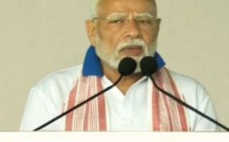 PM Modi performs Yoga alongside 3 lakh participants