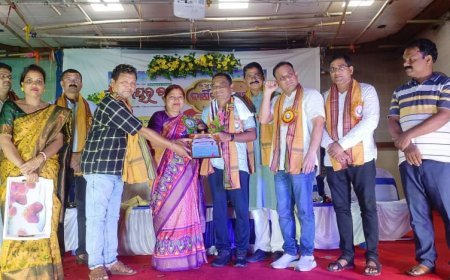 बालेश्वर में 'समयर चक्र' द्वारा वार्षिक उत्सव का आयोजन : 80 से अधिक कवियों की रचनाओं से गूंजा काव्यपाठ समारोह