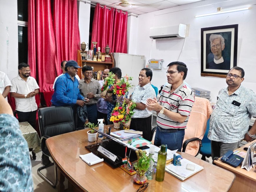 एफ.एम. कॉलेज में वरिष्ठ सहायक पूर्णचंद्र पाढ़ी के सेवा निवृत्ति सम्मान समारोह का आयोजन