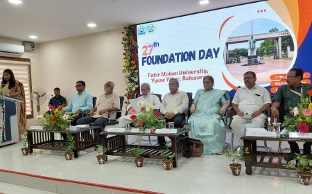 फकीर मोहन विश्वविद्यालय का 27वाँ स्थापना दिवस मनाया गया: प्रख्यात भारतीय लेखिका अरूपा पाटंगिया कालिता को फकीर मोहन राष्ट्रीय साहित्य पुरस्कार से सम्मानित किया गया