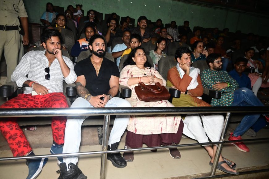 Nabakalebara Team in Brahmapur, Watched Film with Audience