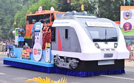 Odisha H & UD Department Tableau on Urban Mobility wins 2nd prize at State Independence Day celebration