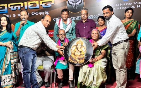 Life of a storyteller is an endless flow of words and emotions, said the guest  Renowned fiction writer Padmaj Pal conferred with Prajapati Akshara Samman