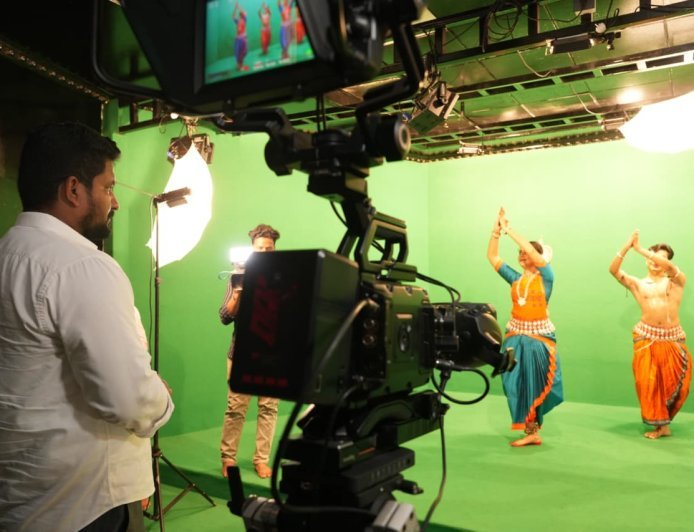 ଉତ୍କଳ ସଙ୍ଗୀତ ମହାବିଦ୍ୟାଳୟରେ ଅଡ଼ିଓ ଓ କ୍ରୋମା ରେକର୍ଡିଙ୍ଗ୍ ଷ୍ଟୁଡ଼ିଓର ଶୁଭ ଉଦ୍‌ଘାଟନ   ଓଡ଼ିଶାର ଐତିହ୍ୟ, ସାଂସ୍କୃତିକ ଗୌରବଗାଥାକୁ ବିଶ୍ୱବିଦିତ କରିବାରେ ଏହି ନୂତନ ଅଡ଼ିଓ ଓ କ୍ରୋମା ରେକର୍ଡିଙ୍ଗ୍ ଷ୍ଟୁଡ଼ିଓ ସହାୟକ ହେବ : ସଂସ୍କୃତି ମନ୍ତ୍ରୀ ଶ୍ରୀ ସୂର୍ଯ୍ୟବଂଶୀ ସୂରଜ