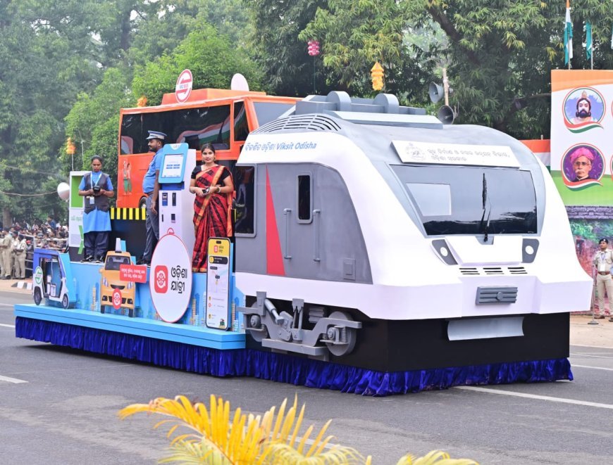 Odisha H & UD Department Tableau on Urban Mobility wins 2nd prize at State Independence Day celebration