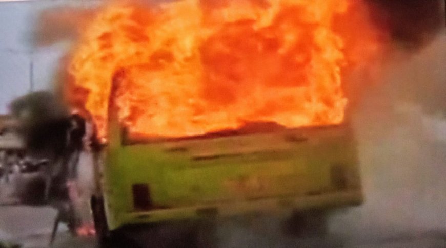 Ama Bus catches fire in Khordha; passengers escape unhurt