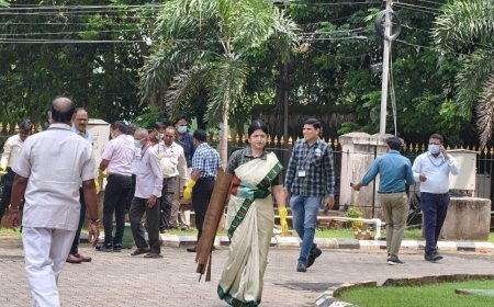 “Ek Din Ek Ghanta Ek Saath” mass cleanliness drive held at Kharabela Bhawan under Swachhata Hi Seva Campaign