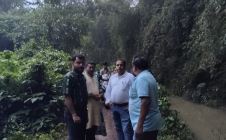 जंबेश्वरपुर गांव की तीन बस्तियों को जोड़ने वाली मुख्य सड़क निर्माण के लिए सदर बीडीओ के साथ स्वतंत्र टीम ने किया निरीक्षण