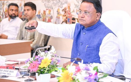 CM distributes first installment under Antyodaya Housing Scheme, lays foundation for 471 Gram Panchayat offices