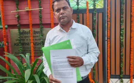 Journalists’ United Forum submits memorandum to Union Information and Broadcasting Minister; demands special law for journalists’ safety & hike in welfare pension