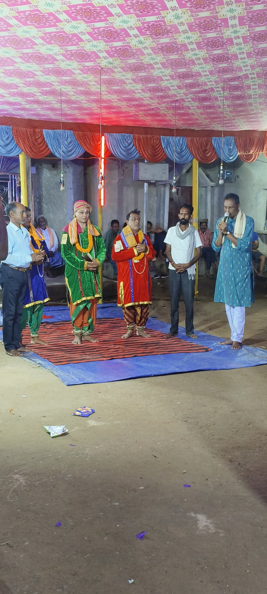 ଟାଙ୍ଗରଯୋଡା ଗ୍ରାମରେ ଗଜଲକ୍ଷ୍ମୀ ପୂଜା ଅବସରରେ ଦାସକାଠିଆ ପରିବେଷଣ