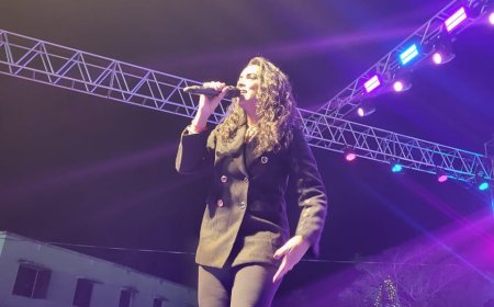 Crowd Sways to Singer Navya’s Performance on the Eighth Evening of Balasore Lok Mahotsav