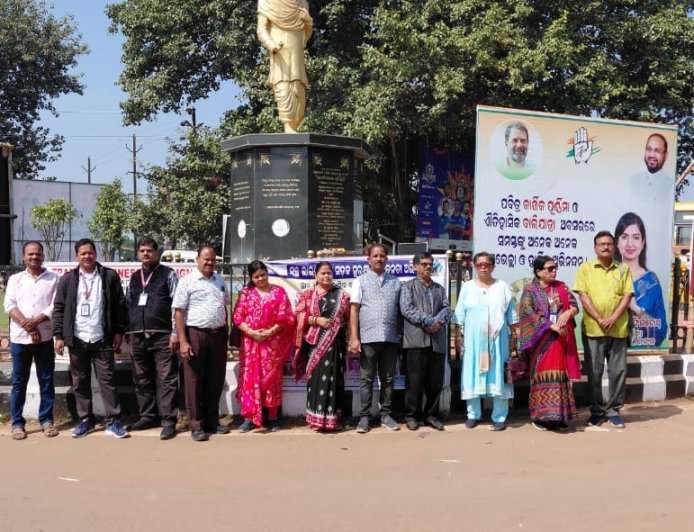 पाँच एनजीओ द्वारा ऐतिहासिक बाली जात्रा मैदान में स्वच्छ भारत अभियान और सड़क सुरक्षा जागरूकता कार्यक्रम