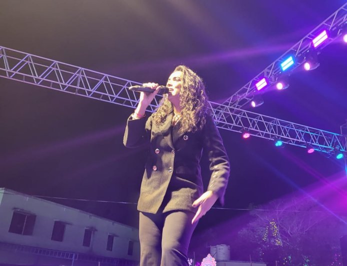 Crowd Sways to Singer Navya’s Performance on the Eighth Evening of Balasore Lok Mahotsav