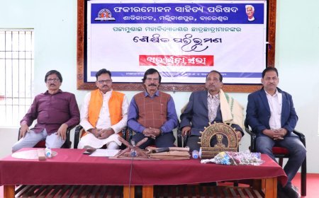 Fakir Mohan Sahitya Parishad Extends Warm Felicitation to Pattamundai College Students on Educational Tour
