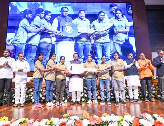 Odisha CM lays foundation stones for elevated corridor between Jaydev Vihar and Nandankanan; new Lok Seva Bhawan