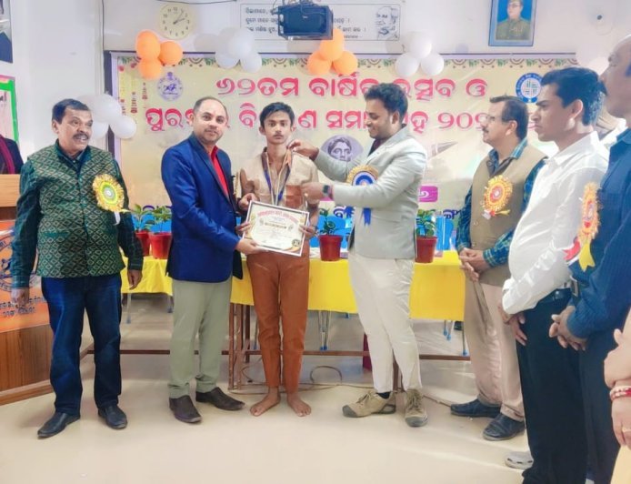 बाघाजतिन सरकारी उच्च विद्यालय में वार्षिक समारोह एवं पुरस्कार वितरण कार्यक्रम आयोजित