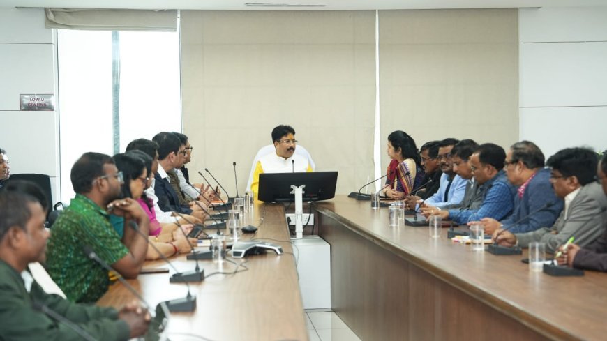 Minister H&UD reviews urban development programmes; emphasises effective implementation of Mukhyamantri Sahari Bikash Yojana and Pothole-Free Cities