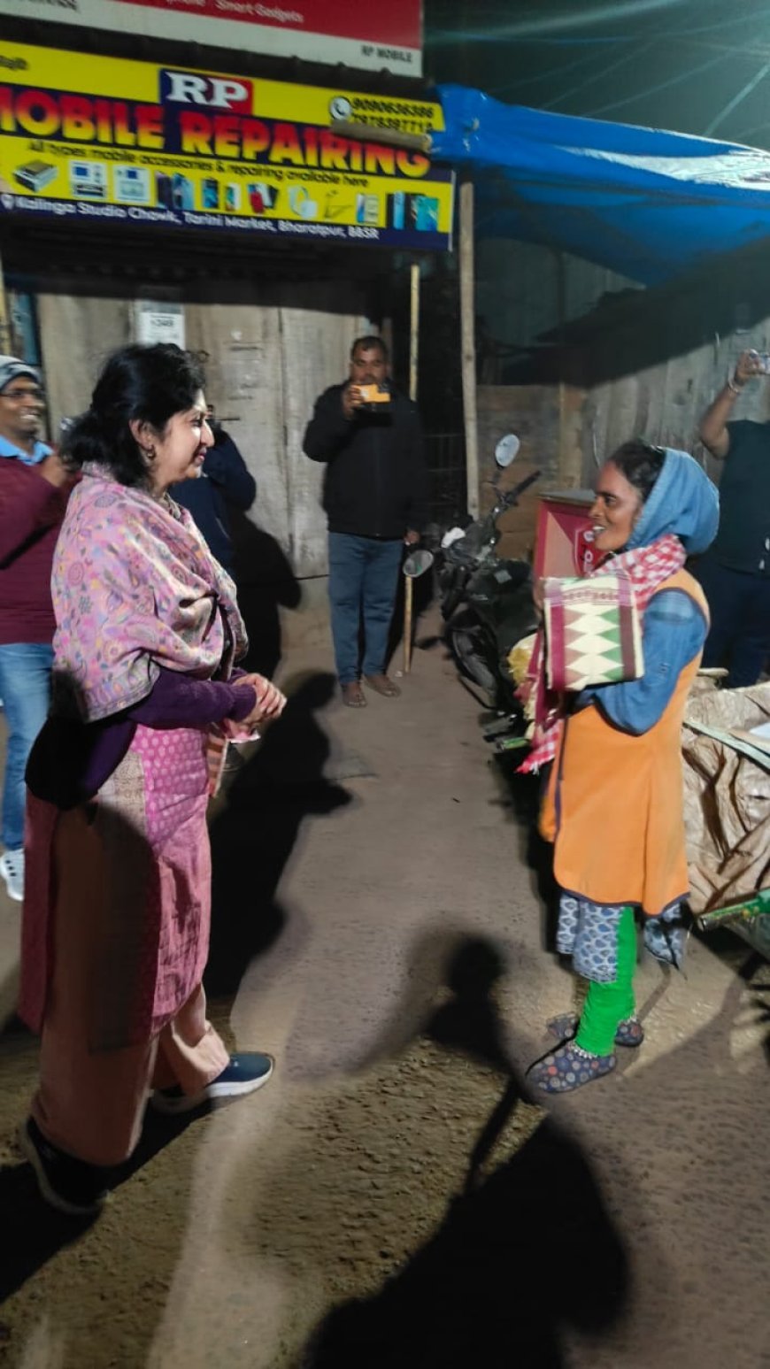 Principal Secretary H&UD conducts late-night inspection of sanitation operations in Bhubaneswar