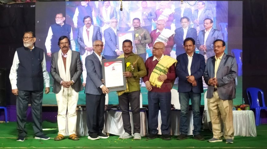 Western Odisha Artist Kedar Nayak Felicitated with Fakir Mohan Chitrakala Award in Balasore