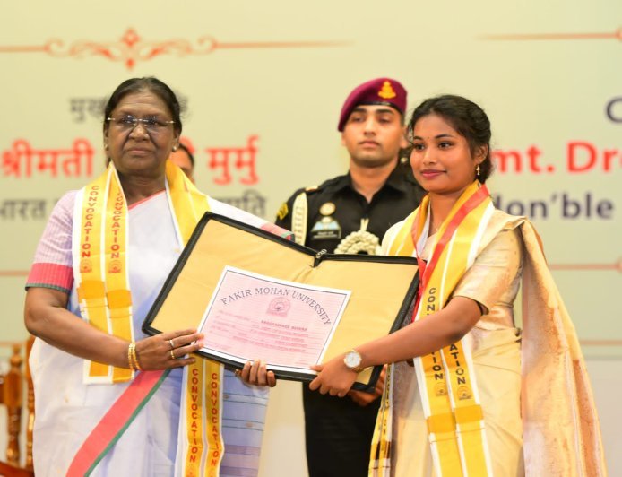 President Droupadi Murmu Graces 12th Convocation of Fakir Mohan University at Balasore 